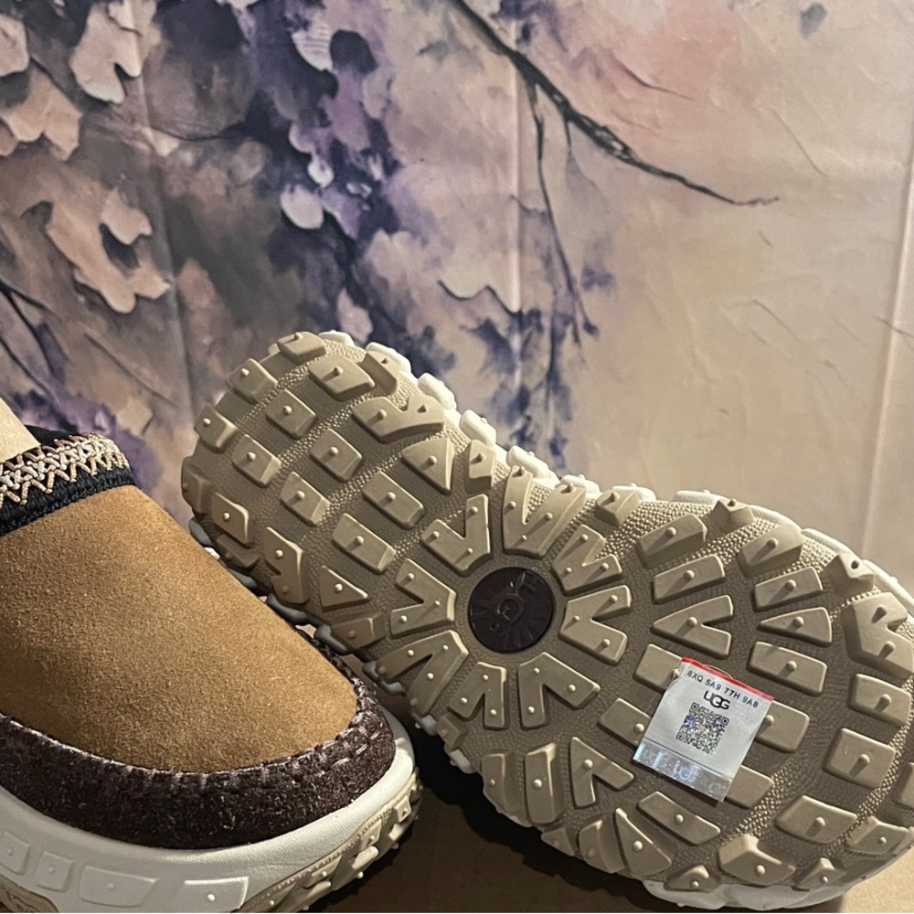 UGG Venture Daze Women's Tan and Cream Mules - Picture 7 of 11